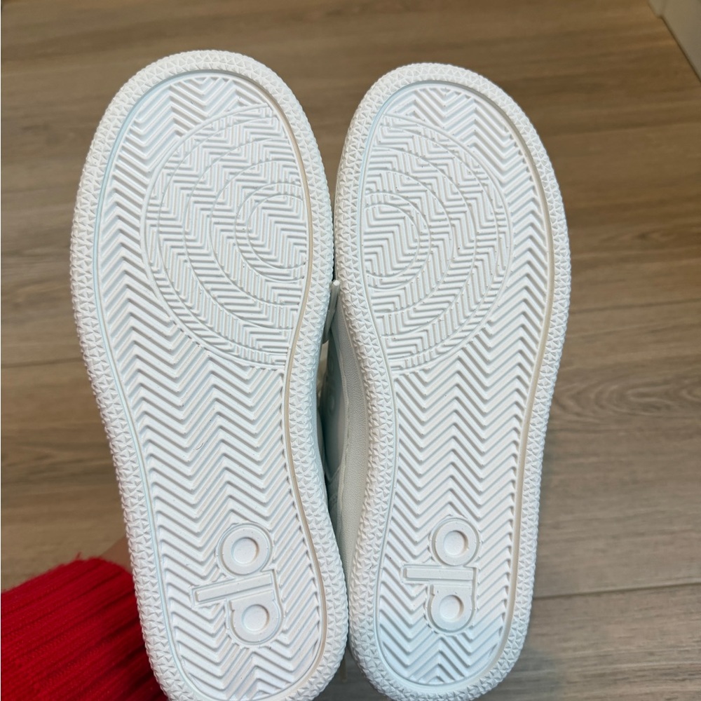 ALO Yoga Women's White Lace-Up Sneakers - Picture 6 of 7